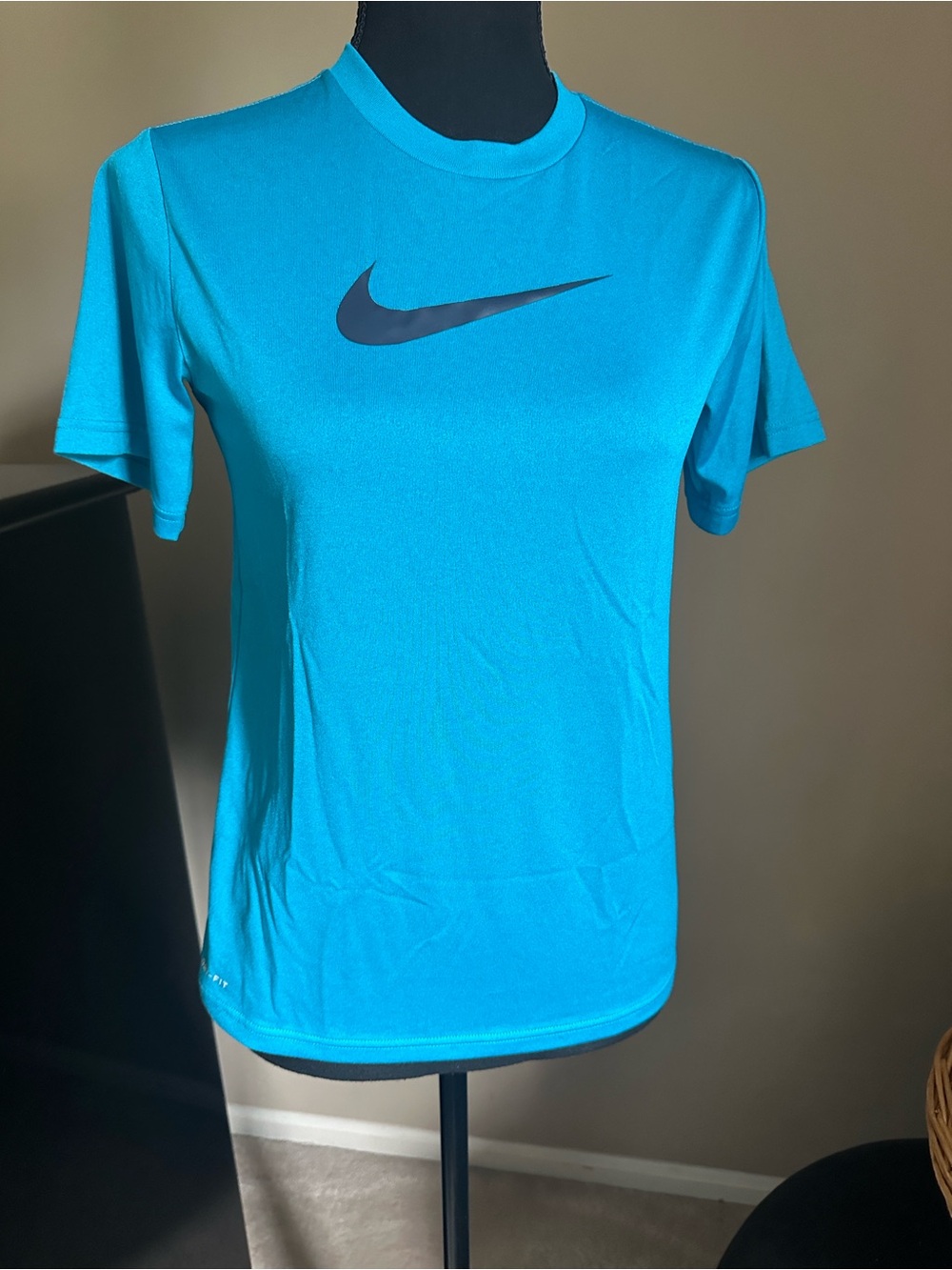 Unisex Youth M Nike Dry Fit Short Sleeve Crew Tee in Turquoise with Nike Swoosh